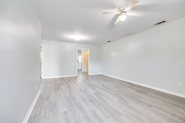 Photo - Charming 2BR Duplex with Spacious Yard in Springfield