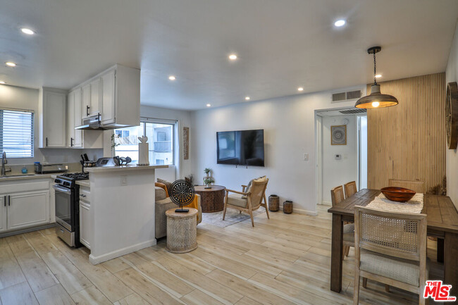 Building Photo - 1540 N Bronson Ave Unit 13 Rental