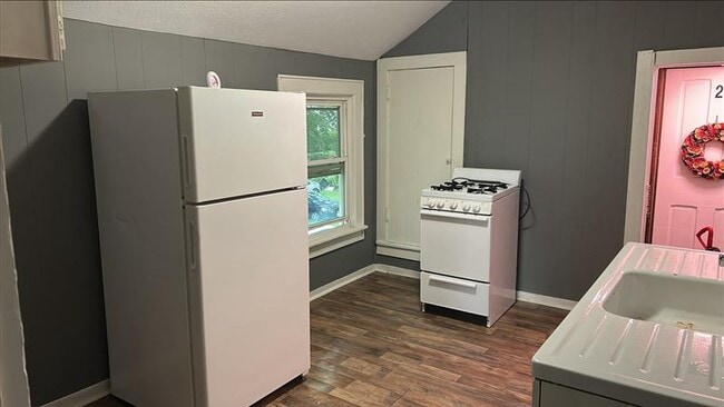 Photo - 416 E Larwill St Unit Front Triplex Apt 1