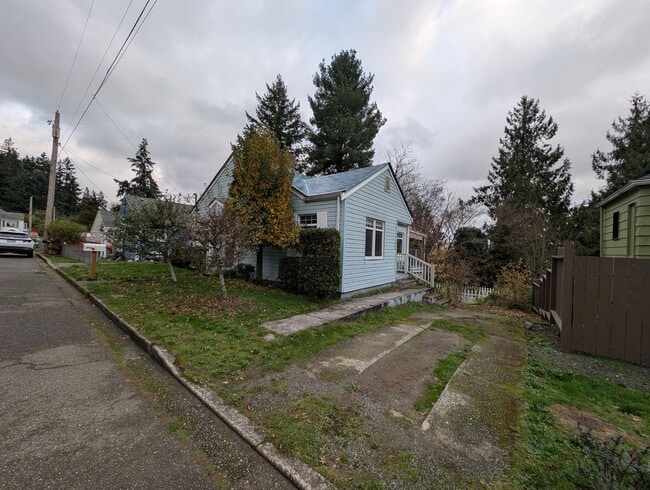 Photo - Quaint 2 Bedroom in Navy Yard City - TONS of Extra Space! Available Now!