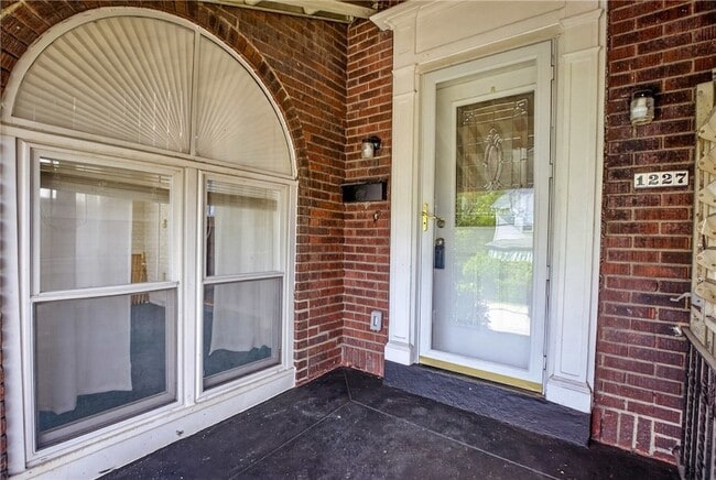 Photo - 1227 Denisonview St