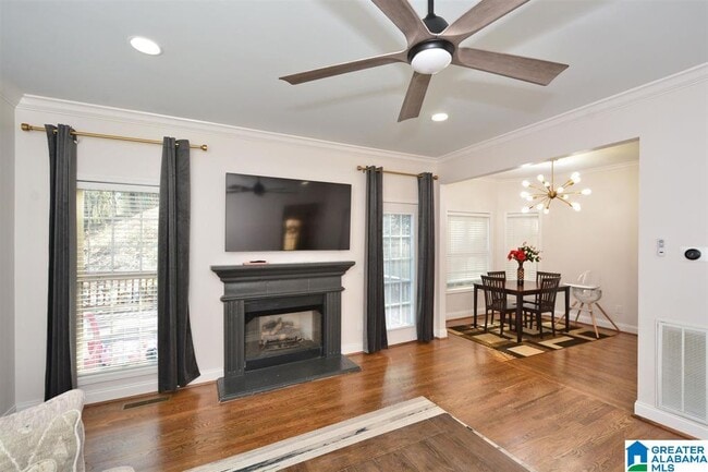 Photo - 221 Castlehill Dr