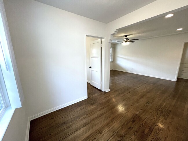 Photo - 3211 Bagley Ave Unidad 3215