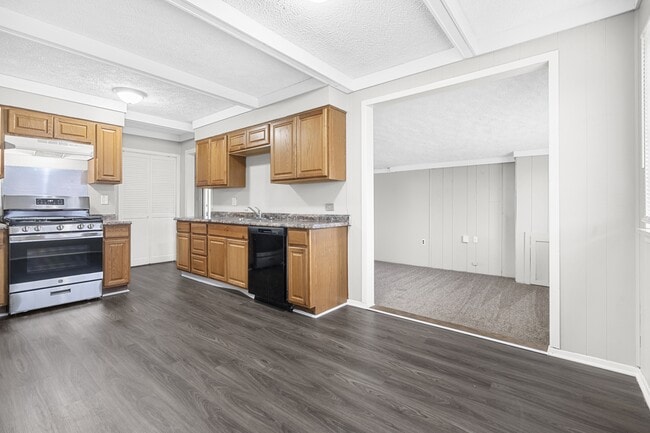 Photo - 34000 Fernwood St