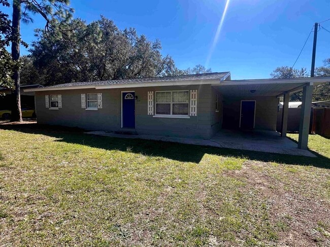 Photo - 809 Briandav St