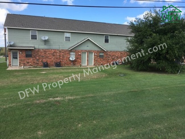 Walnut Apartments - Walnut Apartments