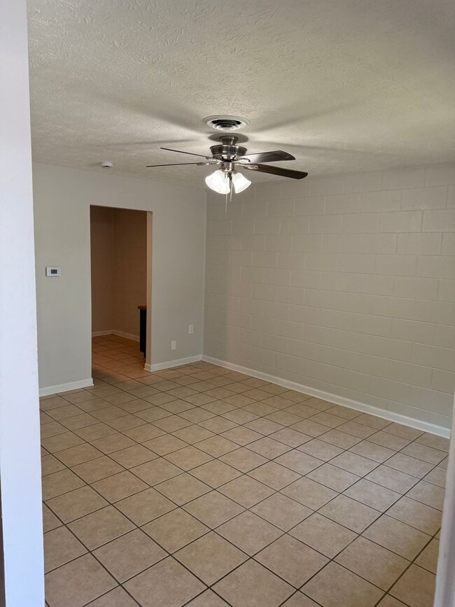 Photo - 46 Allen Dr Unit Apt # 8