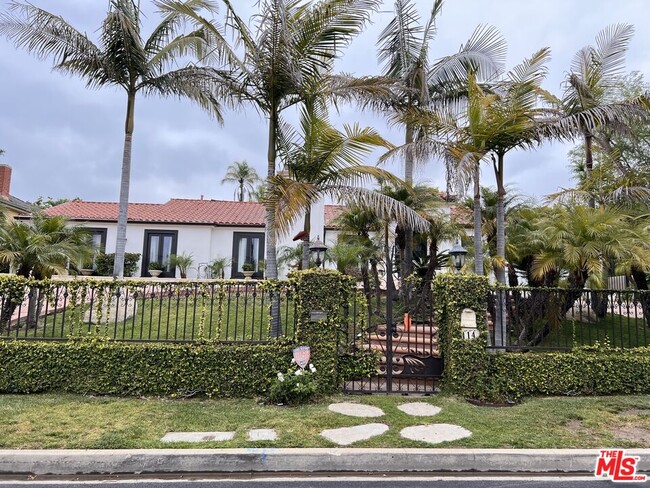 Photo - 114 S Layton Dr House