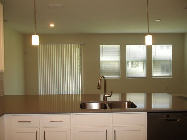 Photo - 3BD/2.5BA Townhome in Econ Trails Near Val...