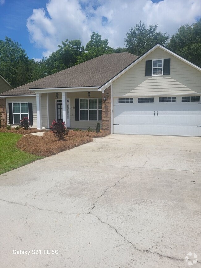 Building Photo - 4 bedroom, 3 bath, 2145 sq ft home