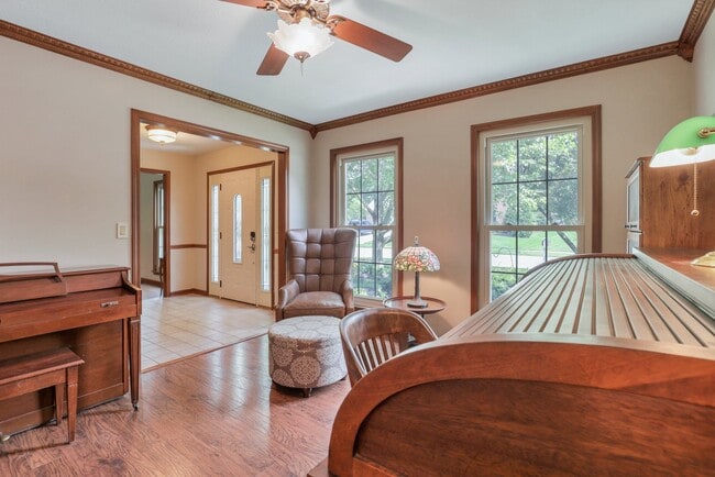 Photo - 155 MacKenzie Dr