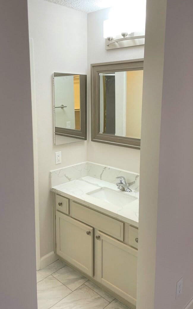 Photo - 19808 Sandpiper Plz Unit 0