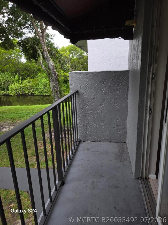 1141 Lake Victoria Dr Unit H