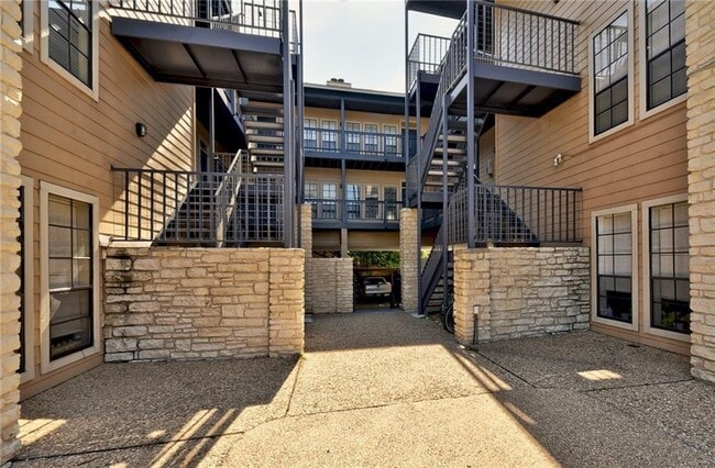 Photo - 711 W 21st St Unit 204