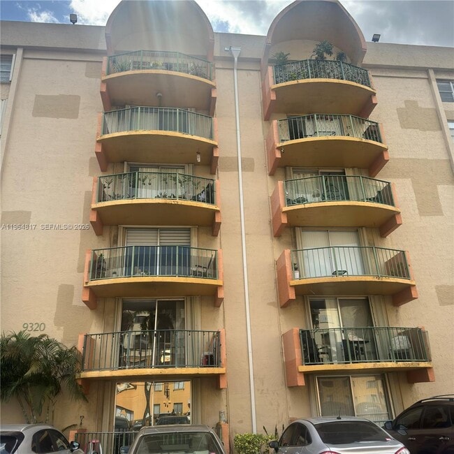Building Photo - 9320 Fontainebleau Blvd Unit 211