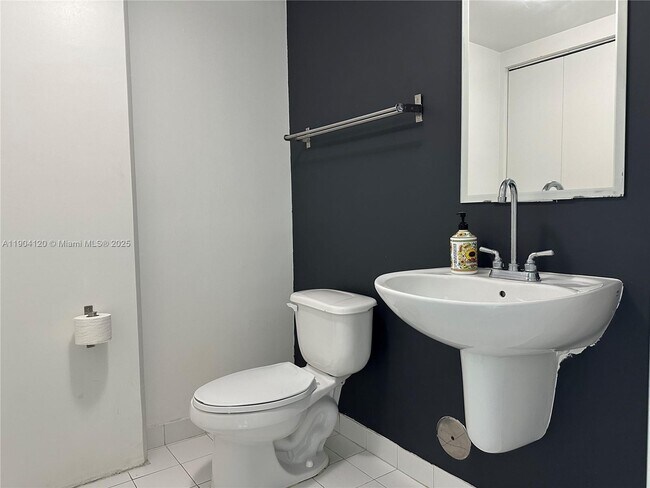 Photo - 690 SW 1st Ct Unit 1211