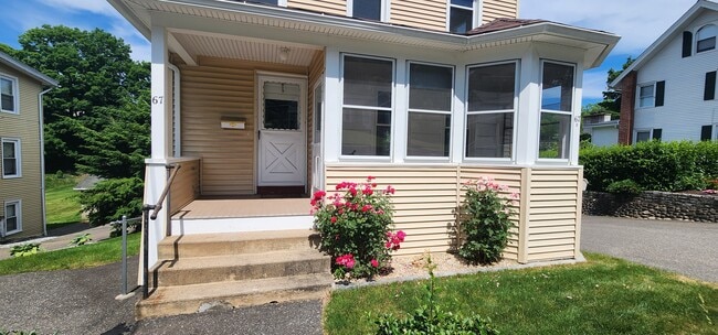 Building Photo - 67 Maple St Unit 67A