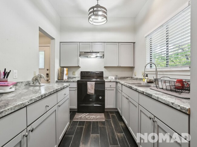 Photo - 1404 Norwalk Ln