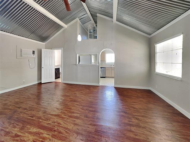 Photo - 2015 McMillan Ave Unit 2