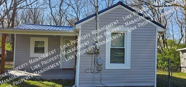 Building Photo - Completely Remodeled 2 Bedroom with a Huge... Rental