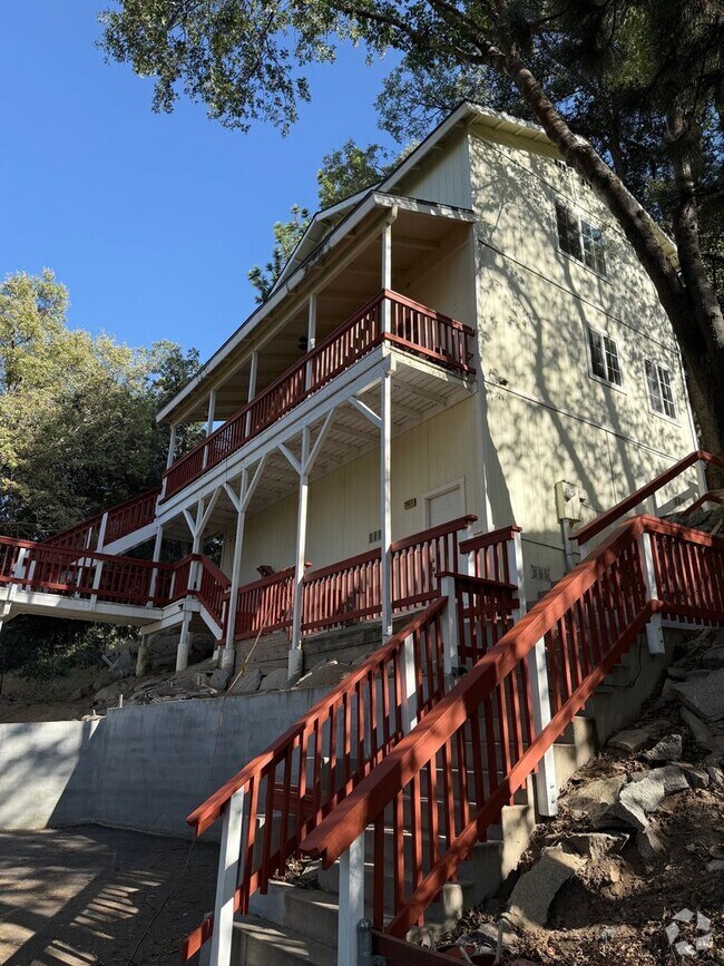 Building Photo - Beautiful Crestline Home - Private & Peaceful