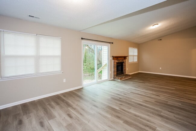 Photo - 8127 Sheringham Way