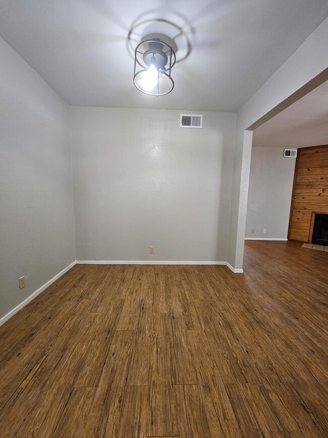 Photo - 402 SE 6th St