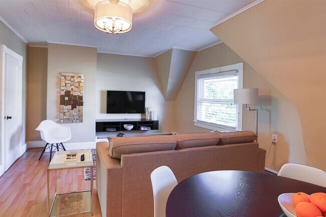 Photo - 18 Linden Ave