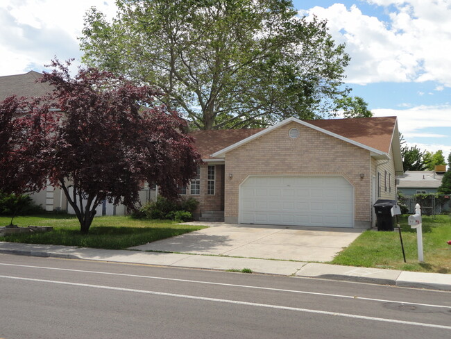 Building Photo - Delightful Home in Desirable Orem Neighbor...