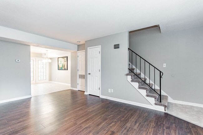 Photo - 4704 Blue Bird Court