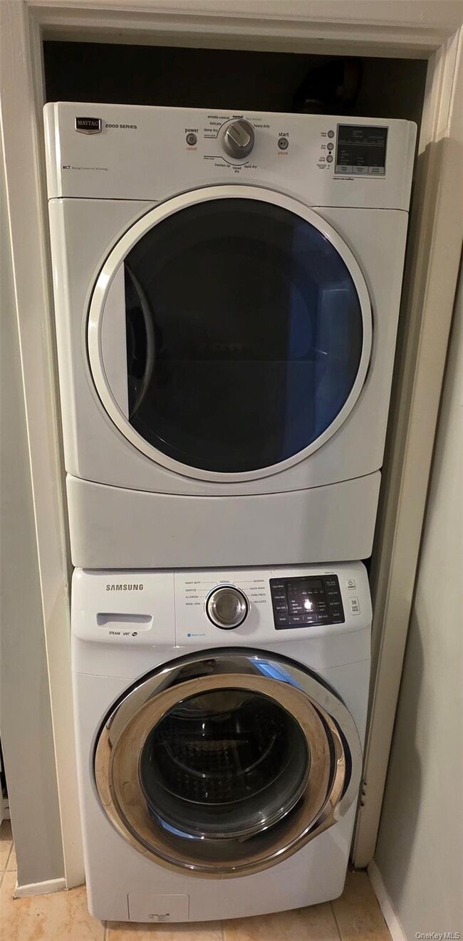 Photo - 80 New Holland Village