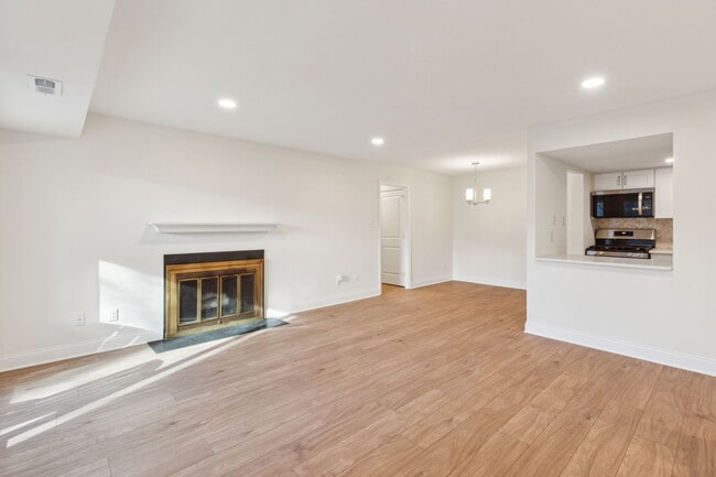 Photo - 517 Old Forge Crossing Unidad 517