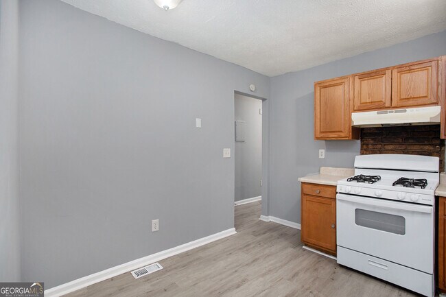 Photo - 2166 Satellite Way