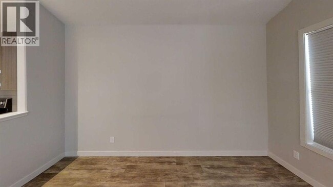 Photo - 9709-9789 89 St