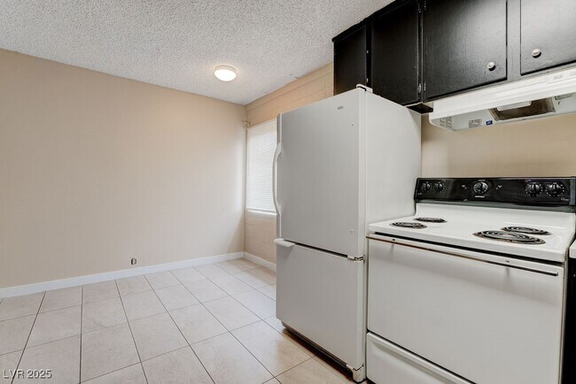 Building Photo - 698 Northrop Ave Unit 4 Rental