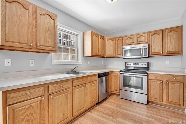Photo - 170 Stonefield Dr Unit 32