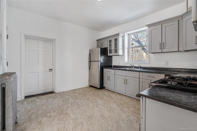 Photo - 94 Winnikee Ave Unit 2