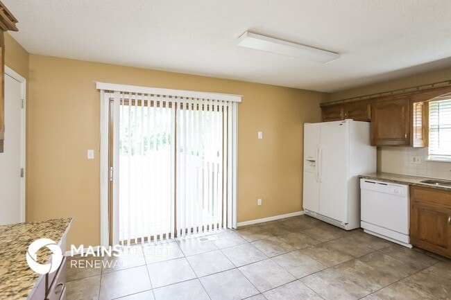 Photo - 933 NE Bristol Dr