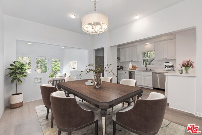 Photo - 212 N Palm Dr