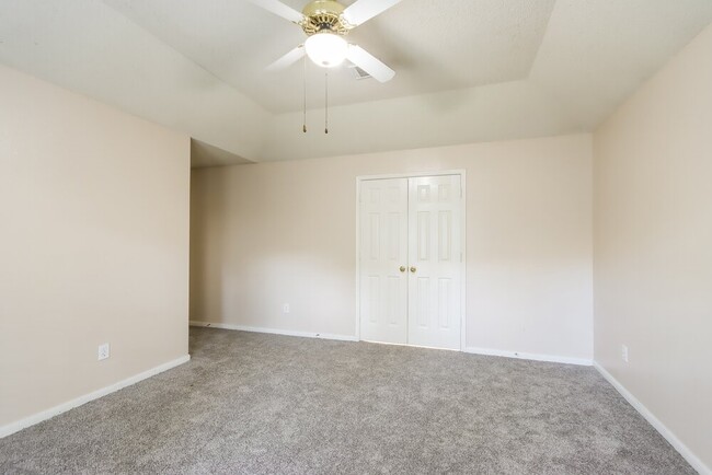 Building Photo - 7131 Maple Walk Dr