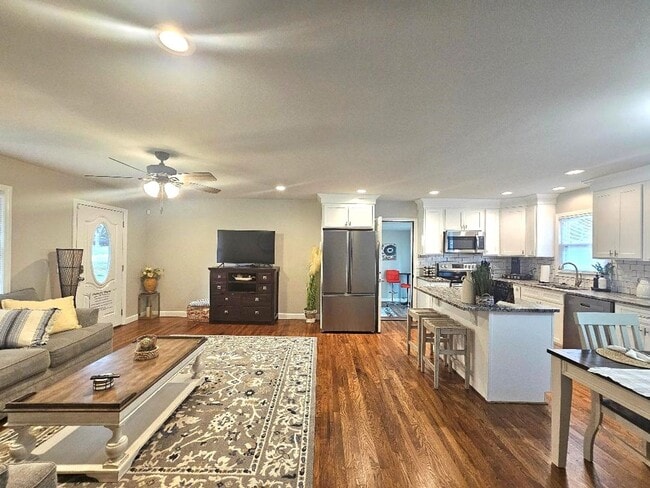 Photo - 3 Bedroom home minutes from Prisma Health and Downtown Greenville