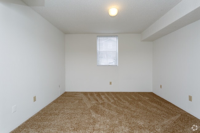 1BR, 1BA - 717 SF