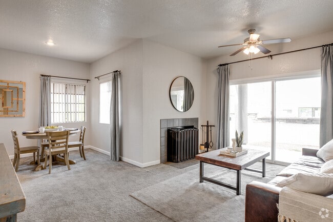 2BR, 2BA - 1,100 SF