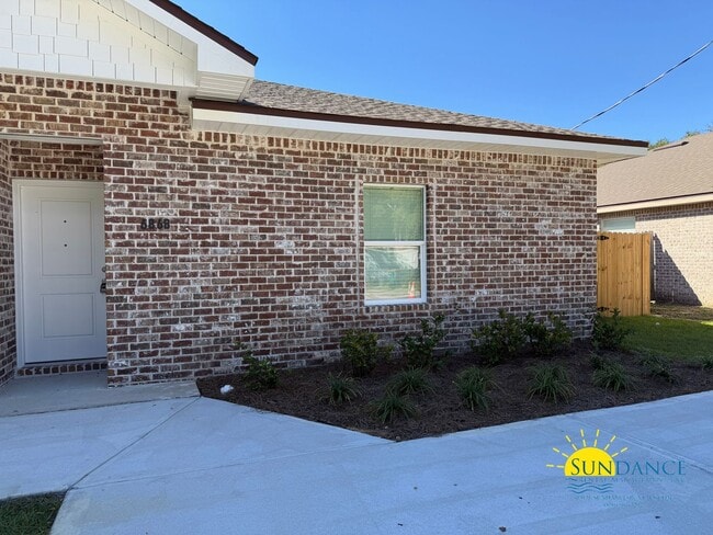 Building Photo - Beautiful 2 Bedroom Duplex in Fort Walton Beach near Beal Parkway!