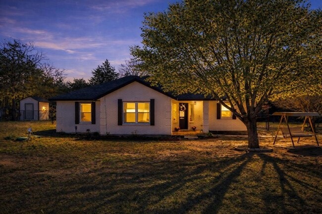 Photo - 137 W Oak Dr