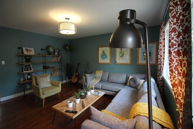 Photo - 246 Jacolyn Dr NW