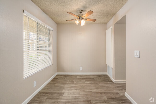 1BR, 1BA - 680SF - Dining Room
