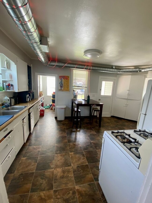 Photo - 1000 Billy Frank Jr. St Unidad 1000 Billy Frank St