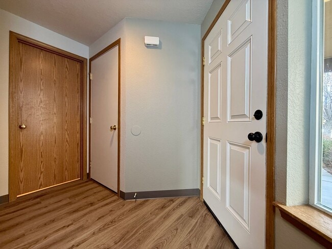 Photo - SPACIOUS NEWLY UPDATED TOWNHOME IN REDMOND!!