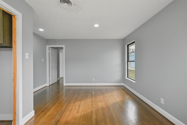 Photo - 1913 Scarborough Ln